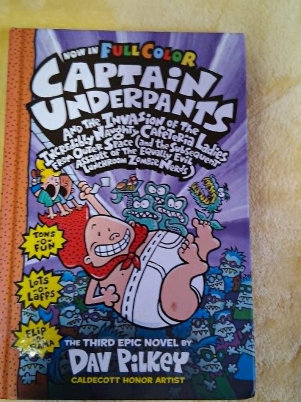 CAPTAIN UNDERPANTS HARD COVER BOOKS (SET OF 3) - Picture 4 of 4
